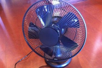 節電対策!お洒落な扇風機:プラスマイナスゼロ(±0)テーブルファン