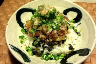 おろし生姜でさっぱりいただける 鯵と焼き茄子の丼