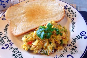 朝食のサイドメニューやサンドイッチにもあう、スパイシーなインド風スクランブルエッグ Egg Bhurjiの作り方