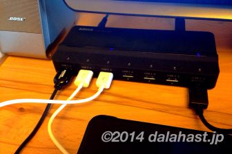 机上をすっきり!USB3.0ポートで高速データ転送も可能な充電ステーション