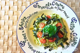 バジル風味饂飩 麺つゆとジェノベーゼソースが相性バッチリな新感覚うどん