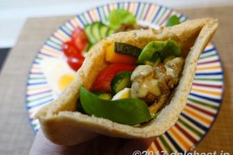 【レシピ】 夏野菜と牛肉のピタパン スムージードレッシングで朝カフェ風ワンプレートメニュー