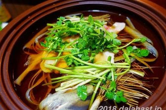 栗原はるみさんの「大根そば鍋」 ピーラーで食べやすくむいた大根と旬のせりをシンプルに食べるさっぱり鍋