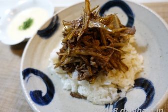 【レシピ】 牛ごぼう丼大和芋がけ 味噌入りとろろが絶妙にあう!
