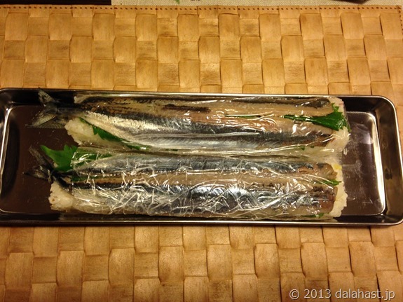 秋刀魚棒寿司冷やす前
