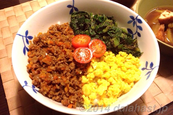 挽肉の３色丼ぶり