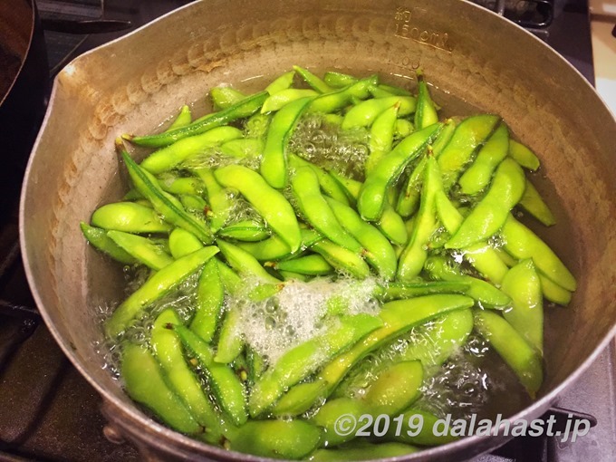 枝豆茹でる